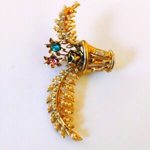 Vintage Gold Floral  Brooch Pin